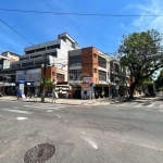 Na Cristóvão Colombo, avenida tradicional e de grande fluxo, esquina com a R. Hoffman, em frente ao Zaffari. &lt;BR&gt;Ótima oportunidade para investimento! Loja à venda na Avenida Cristovão Colombo, 