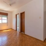 Apartamento com 94m² de área privativa 2 dormitórios, 2 living de ambiente, banheiro social, cozinha e área de serviço. Condomínio simples com interfone. Boa Localização próximo de Bancos, postos de c