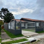 Casa de esquina no bairro Hípica, loteamento Moradas do Sul, com 4 dormitórios, amplo living, cozinha, banheiro social com ventilação natural, porcelanato e gesso, e 4 vagas de garagem, totalmente fec