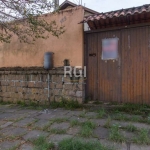 Terreno no bairro Bom Jesus.&lt;BR&gt;Excelente para construção de edificação de pequeno condomínio, depósito ou estacionamento.&lt;BR&gt;Possui uma casa de 2 dormitórios e 1 garagem que ainda podem s