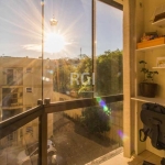 Apartamento 2 quartos, living 2 ambientes com sacada integrada, closet, sol da tarde, cozinha, banheiro social, área de serviço separada. &lt;BR&gt;Condomínio com salão de festas, vaga de garagem rota