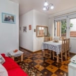 Apartamento bem conservado, cozinha, área de serviço, dependência de empregada com armários embutidos, sala para dois ambientes e 3 dormitórios.Localizado em bairro privilegiado, perto do Zaffari, pad