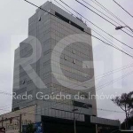 Excelente loja no bairro Bela Vista, na Avenida Carlos Gomes, próxima a Anita Garibaldi com 182,86 metros privativo, toda envidraçada, alto fluxo de carros.&lt;BR&gt;Piso em  porcelanato, forro em ges