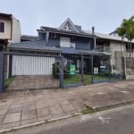 Casa no charmoso Jardim Planalto, em uma das principais avenidas do bairro, em terreno medindo 12x30, composta por 4 dormitórios e 4 vagas de garagem. Com 378m² de área privativa. Na parte térrea: liv