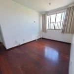 Apto de 2 dormitórios , amplo living,  banheiro social, cozinha com móveis planejados e área de serviço. Fica no 14º andar,  com vista livre em todas as janelas do apto.&lt;BR&gt;Condomínio bem arbori