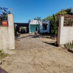 Ótima Casa com 2 Dormitórios, sala, cozinha,  um banheiro. Todas as peças bem amplas.&lt;BR&gt;um pátio bem amplo na frente  e nos fundos. Aceita carro e estuda proposta Agende já sua Visita!