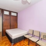 Ótimo apartamento JK no Centro, andar alto, semi mobiliado, desocupado, com 28m² privativos. Possui sala/dormitório amplo, cozinha mobiliada e banheiro com box. Imóvel bem ventilado e silencioso. Cond