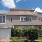 Casa com 5 dormitórios, sendo 2 suítes, de esquina, constituída por 3 pavimentos, lavabo, sala de estar e jantar, salão de festas com churrasqueira interna, espaço fitness, cozinha montada, lavanderia