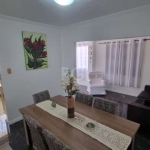 Casa estilo sobrado no bairro Sarandi em Porto Alegre, sala com 02 ambientes com piso em porcelanato, copa/cizinha  e  banheiro social. Parte superior com 03 dormitórios, piso em tabuão, lindo banheir