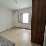 Vende-se casa com 4 dormitórios, todos com ar condicionado Split.&lt;BR&gt;Imóvel com ótimo estado de conservação, com 2 banheiros, cozinha, com pátio na frente e nos fundos, gradeado, com vaga de gar