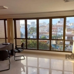 Sala comercial de frente - 37,35 m² de área privativa. Box escriturado. Tem banheiro, nicho para ar condicionado. Vista  e janela panorâmica, piso frio, split e cortinas  instalados. Móveis ficam incl