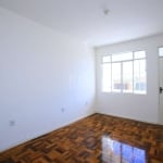 Apartamento de 2 dormitórios no Bairro São Geraldo, com 1banheiro, sacada com área  de serviço na frente, sala, cozinha e área de serviço. Imóvel de frente para a Avenida Benjamin Constant, próximo a 