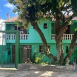 CASA COM 3 DORMITORIOS CLIMATIZADOS SENDO 1 SUITE, BANHEIRO SOCIAL, SALA COM  2 AMBIENTES, COPA/COZINHA, ESPACO GOURMET COM CHURRASQUEIRA, ESPACO  PARA ATE 4 CARROS, TERRACO, SACADA, PATIO AMPLO NOS F