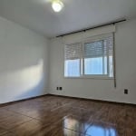 Apartamento 1 dormitório com área privativa de 47m², cozinha e área de serviço separadas, ótima orientação solar, com apenas 1 lance de escada. Próximo a todos os recursos do bairro.  &lt;BR&gt;Solici