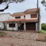 Casa | 6 dormitórios | 1 suíte | 352,38m2 | 3 vagas | Bairro Santa Tereza&lt;BR&gt;&lt;BR&gt;Descubra esta espaçosa casa à venda no coração de Santa Tereza, Porto Alegre! Com amplo espaço de 352,38 m²