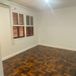 Apartamento jk de frente, vista para o Lago Guaíba, living, cozinha semi mobiliada, banheiro social, ar split no dormitório, piso parquet, cozinha e banheiro reformados. &lt;BR&gt;&lt;BR&gt;Prédio pos