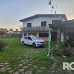 Casa á venda no bairro Lami | Imóvel com 5 dormitórios sendo 1 suíte, 3 banheiros, sala, cozinha, terreno murado, gramado e arborizado. Venha conhecer!