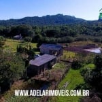 Sítio de 2 hectares no Lami. Ótimo sítio de 2 hectares perto do asfalto, ônibus, escola e comércio local. Galpão campeiro, galinheiro, 2 açudes com peixes, roça e mata nativa com lindas figueiras. Loc