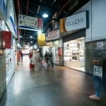 Vanda de Imóvel comercial com 32m², no Centro de Porto Alegre toda nova. Ótima para Espaço COWORKING. Com uma cozinha, banheiro,  portaria 24h, podendo pernoitar no local, um dos lugares mais moviment