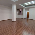 Apartamento de 121m², 2 dormitórios, living amplo para estar e jantar, cozinha, dependência de empregada e 2 banheiros.&lt;BR&gt;&lt;BR&gt;Prédio com portaria 12h, elevador e zeladori. Localizado junt