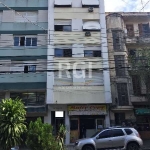 APARTAMENTO JK NO CENTRO HISTÓRICO EM PORTO ALEGRE. Excelente oportunidade, ótimo apartamento JK ,  na André da Rocha, todo em piso frio, com fogão, geladeira  e mesa. Banheiro c/ tanque e iluminação 