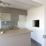 Excelente apartamento de 2 dormitórios, sendo 1 suíte, cozinha americana, moveis projetados, churrasqueira, piso laminado, andar alto, vaga de garagem dupla coberta. Condomínio com infra completa de c