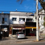 Prédio à venda localizado na Rua Coronel Massot, no bairro Cristal, em Porto Alegre. Com área total de 923,36m² e área privativa de 381,67m², o imóvel possui 2 andares e está em bom estado de conserva