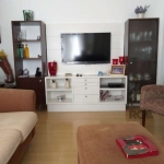 Vende-se apartamento desocupado, com 2 dormitórios amplos, banheiro social, vaga de garagem, elevador, living em dois ambientes, cm vista, copa e cozinha ampla, área de serviço independente, banheiro 