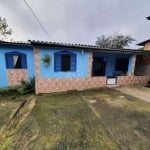 Excelente casa à venda no bairro Lomba do Pinheiro. Imóvel possui 2 dormitórios,  2 banheiros,   sala ampla,  cozinha ampla, pátio bem espaçoso com possibilidade de colocar piscina,  garagem coberta, 