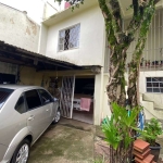 Casa de esquina, dois andares no bairro Cascata. Hall de entrada, sala ampla, cozinha, 2 dormitórios, 1 banheiro, churrasqueira e garagem coberta para dois carros.