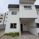 Casa em condomínio fechado, localizada na Rua Coronel Timóteo, bairro Camaquã em Porto Alegre. Com área privativa de 236.96m² , essa casa conta com 3 quartos, sendo 1 suíte, 3 banheiros sociais e 1 va