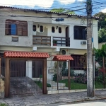 Apartamento no Bairro Teresópolis , com 01 dormitório, 01 lance de escada. Não possui garagem. O apto tem potencial, é grande, peças amplas, sacada, churrasqueira, sacadão nos fundos, bem ventilado, s