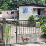 Casa de 3 dormitórios, 2 banheiro, cozinha, poço artesiano com agua, sala, área com lavanderia.&lt;BR&gt;               Segunda casa no mesmo terreno com 1 dormitório, cozinha americana, 1 banheiro, s