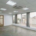 Libertas Imobiliária aluga Sala comercial com aproximadamente 105m² composta por recepção mais 3 salas separadas, piso bruto, luminárias, ar condicionado tipo splits em todos os ambientes, copa, 1 ban