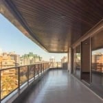 Apartamento semimobiliado, de 505 m², 4 suítes sendo 1 máster com closet e hidro, amplo living com sacada, hall de entrada privativo, gabinete, churrasqueira, estar íntimo com lareira e varanda com pi