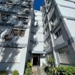 Vendo apartamento área privativa 69.915m².  3 quartos, 1 banheiro social sala de estar, jantar, cozinha com área de serviço conjugada, corredor e hall de entrada, próximo mercado,  as duas quadras  da