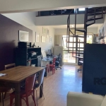 LINDO ESPAÇO COMERCIAL DISPONÍVEL NO BAIRRO MENINO DEUS - Sala comercial SEMIMOBILIADA com 41 m2 de área privativa e box escriturado. Condomínio com portaria e elevador. Sala comercial com pé direito 