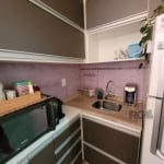 Gaúcha de Imóveis vende, apartamento Terreo com pátio de 01 dormitórios, área de serviços, cozinha planejada, banheiro com box, quarto do casal com acesso ao pátio, próximo do Petrópolis. Agendar visi