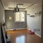 Apartamento bem iluminado e arejado, com 42m²,  com 02 dormitórios, sala, cozinha, banheiro com box de vidro. Vaga de estacionamento. Portaria, churrasqueira, pracinha e salão de festas. Bem localizad