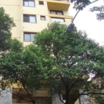 Apartamento cheio de potencial em localização privilegiada no Centro Histórico de Porto Alegre, com 1 dormitório, living para dois ambientes muito bem iluminados e ensolarado, com janelas em toda a ex