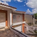 Vendo casa no bairro Santo Antonio !!! Otima oportunidade, imovel possui 2 pisos, o segundo piso fica ao nível da calçada. Possui 3 quartos, sendo 1 suite, 3 banheiros, cozinha, escritório e uma sala 