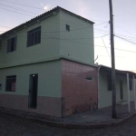 Casa de esquina na Restinga de 4 dormitórios, sendo uma suíte, 3 banheiros sociais, sala estar, sala de jantar, cozinha, lavanderia e garagem fechada pra um carro. Próximo a Escola Vinicius de Morais,