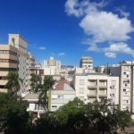 Apartamento  com 98m² de área privativa, o imóvel possui com 3 dormitórios, 1 suite 3 banheiros, uma ampla sala para dois ambientes e 1 vaga de estacionamento coberta e escriturada. O condomínio ofere