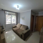 Este apartamento de um dormitório é perfeito para quem procura conforto e conveniência. O espaçoso quarto oferece um refúgio tranquilo para descanso e relaxamento. A sala de estar, integrada à cozinha