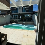 Casa residencial de 4 quartos (1 suíte) 342 m² 5 vagas de garagem, 4 banheiros. Completamente Mobiliada com Salão de festas particular completo,  Piscina aquecida medindo 8m x 4m. &lt;BR&gt;Imóvel de 