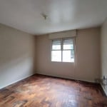 Apartamento com 2 dormitórios á venda no bairro Cristal. Apartamento em posição lateral, bem ventilado e, a 3 minutos do Barra Shopping e do Pontal. Vale conferir, agende sua visita hoje mesmo!!&lt;BR