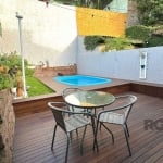 Sobrado impecável, finamente decorado com 3 dormitórios, sendo 1 suíte.&lt;BR&gt;&lt;BR&gt; Amplo pátio com piscina&lt;BR&gt; Living com lareira e sacada&lt;BR&gt; Vista panorâmica e livre &lt;BR&gt;E