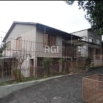 Casa,sobrado, com 150 m² de areá privativa, jardim, living, sala jantar, cozinha, lavanderia em L, banheiro, parte superior, sala intima com sacada, 3 dormitórios, sendo uma suite, garagem fechada 01 