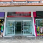 Ótima loja no Passo da Areia, próxima do Bourbon Wallig, com 300m² privativos, de 3 pavimentos, de frente. Possui no andar térreo: vitrine envidraçada, porta de rolamento automático, ampla loja, 2 ban