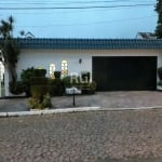 Casa com 3 dormitórios e pátio no bairro Sarandi com 197m²  de área construída, 4 vagas de garagem. Living com dois ambientes, sala de jantar, banheiro social.cozinha.area de serviço e  churrasqueira,